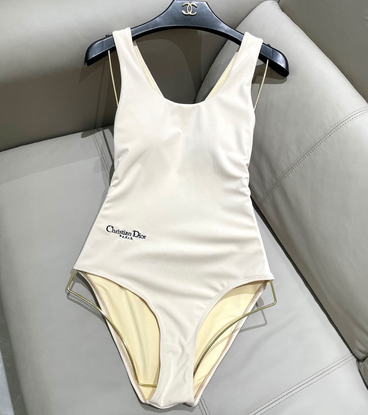 БАНСКИ КОСТЮМ