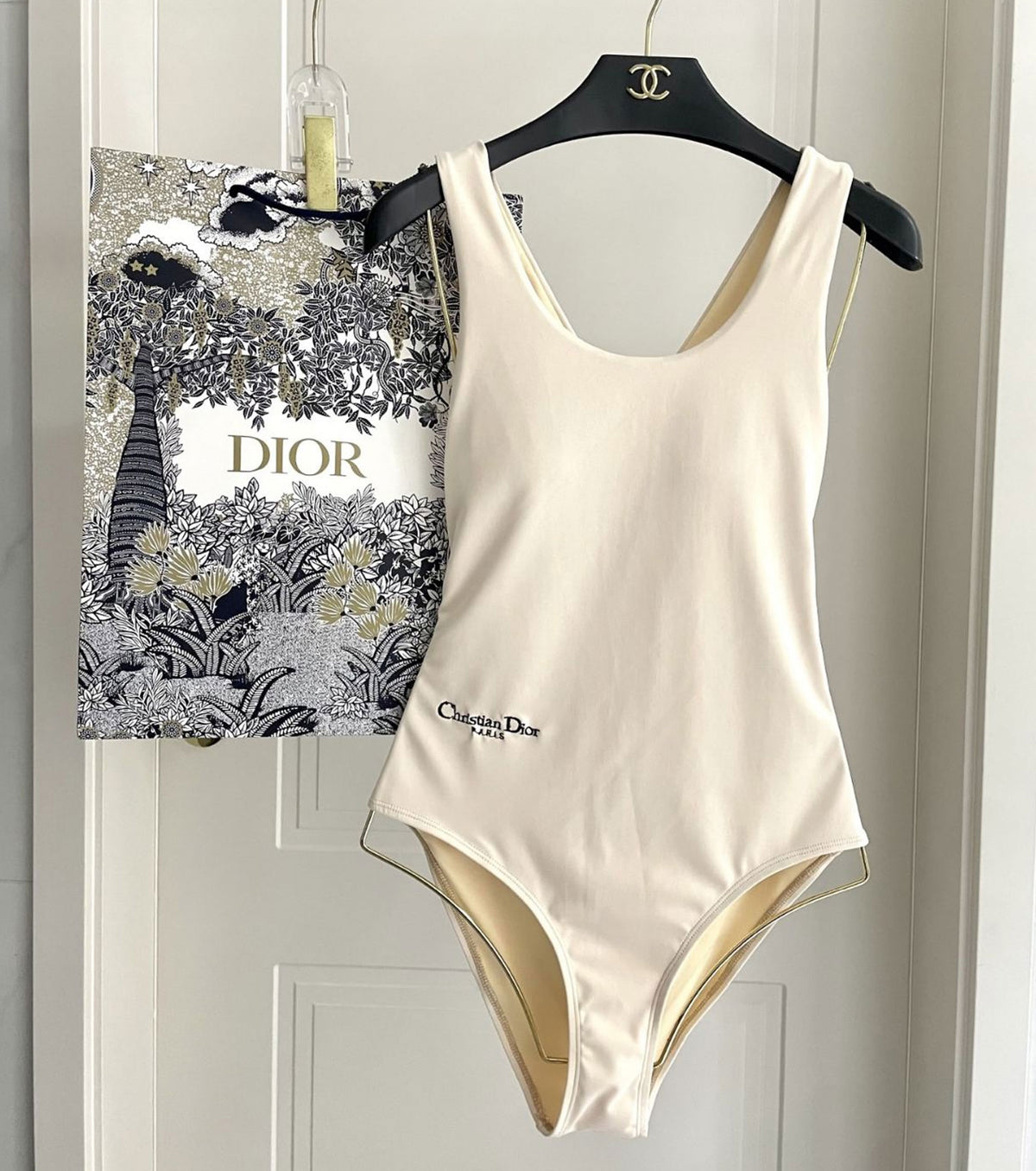 БАНСКИ КОСТЮМ