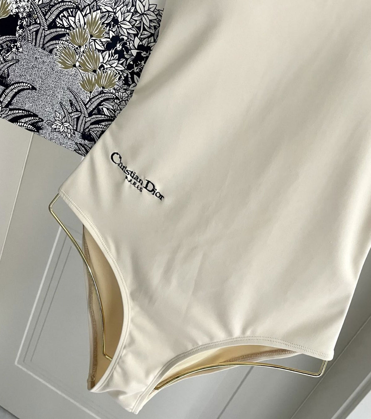 БАНСКИ КОСТЮМ