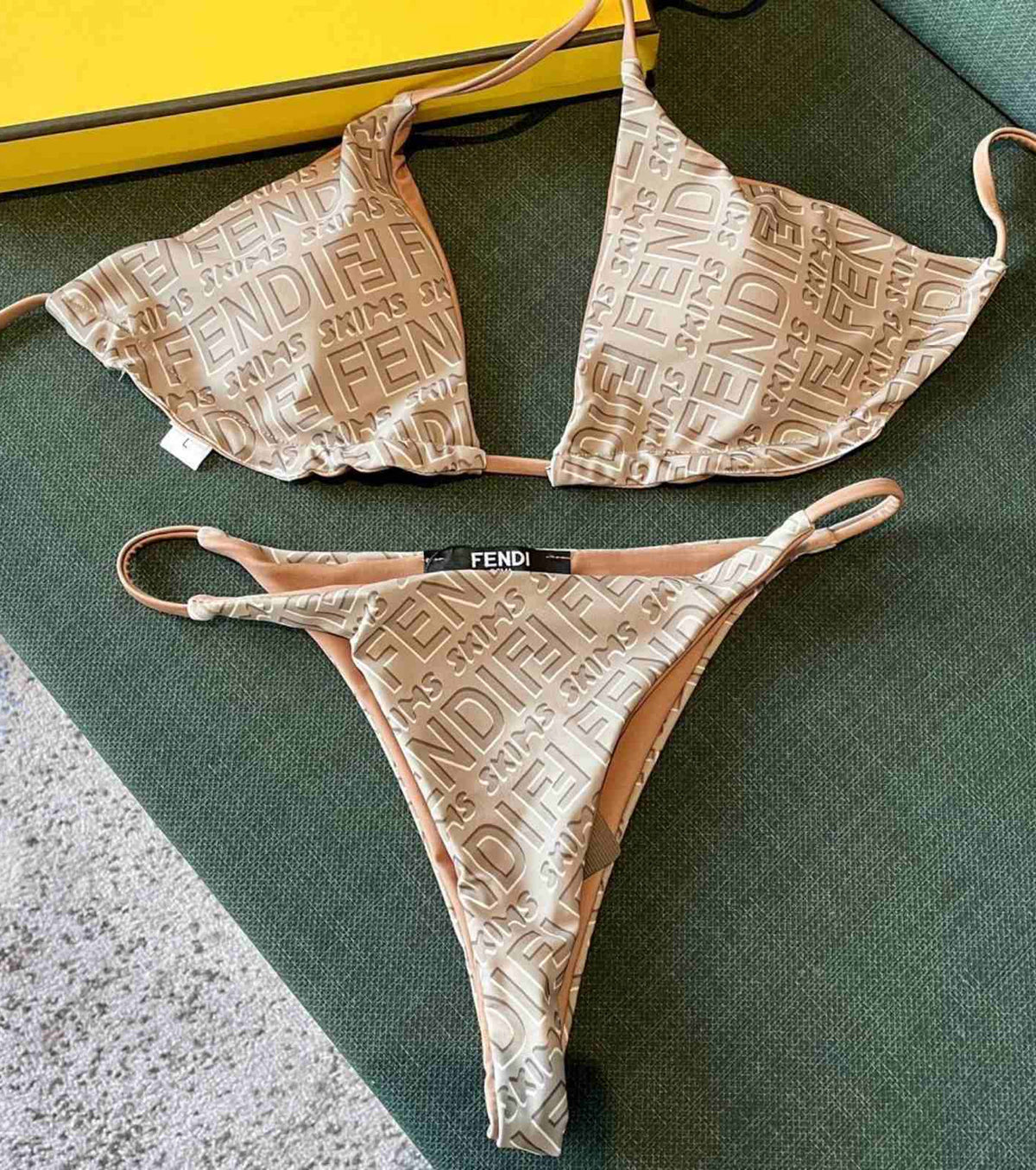 Бански от две части