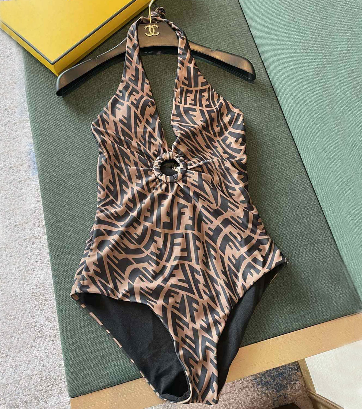 БАНСКИ КОСТЮМ