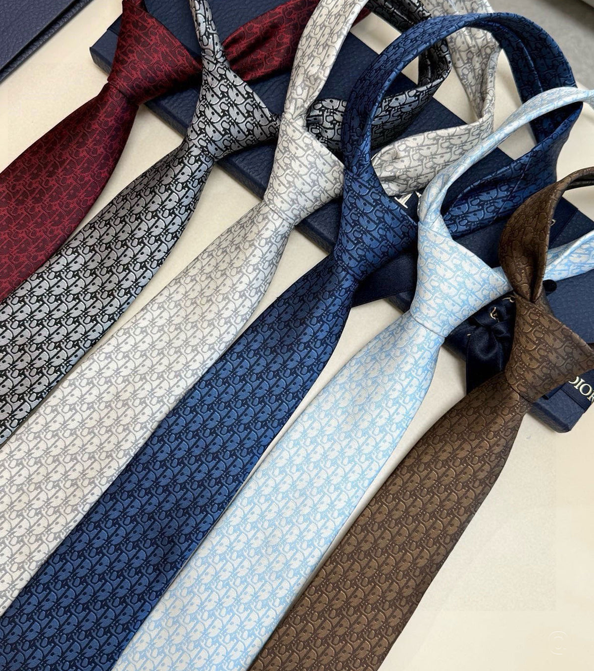 Вратовръзка Oblique