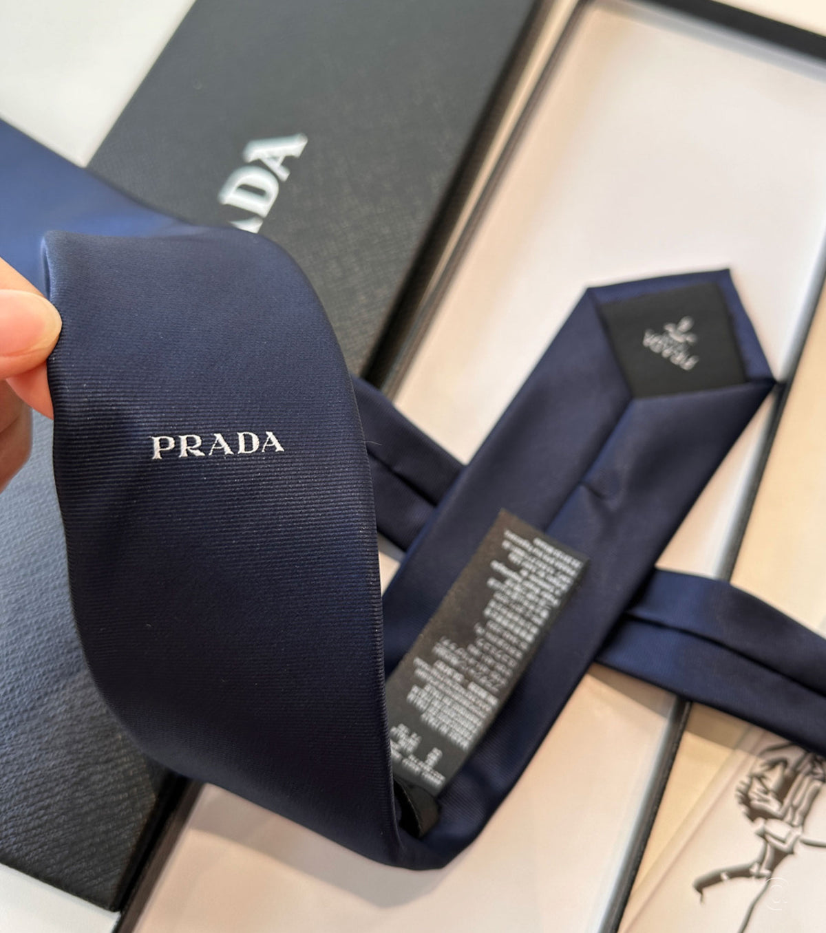 Копринена вратовръзка