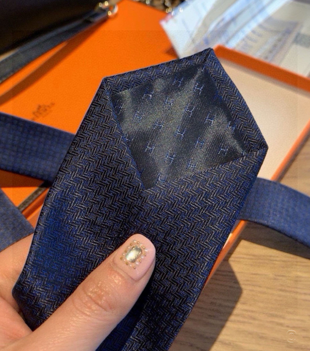 Geometrical H вратовръзка