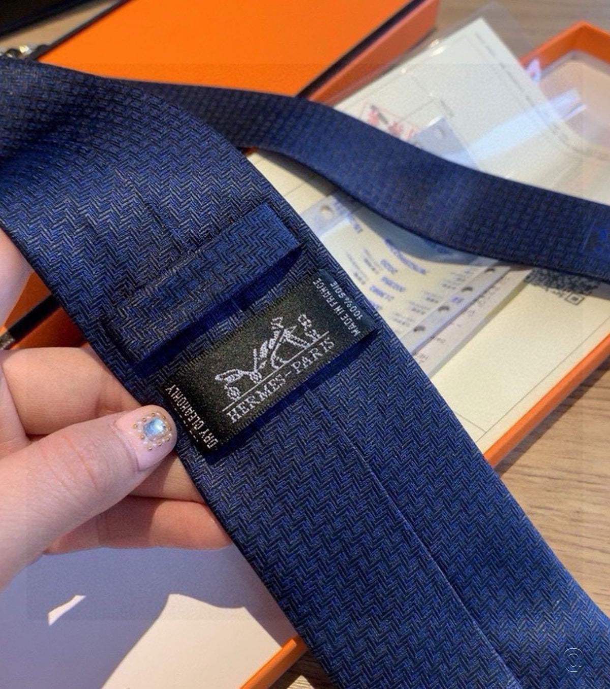 Geometrical H вратовръзка