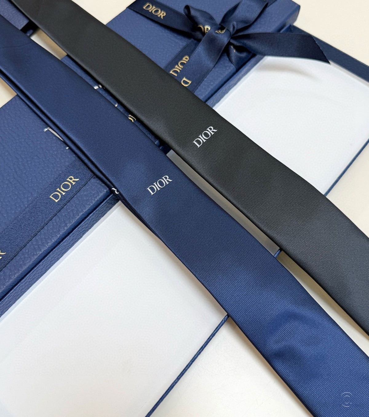 Бродирана вратовръзка