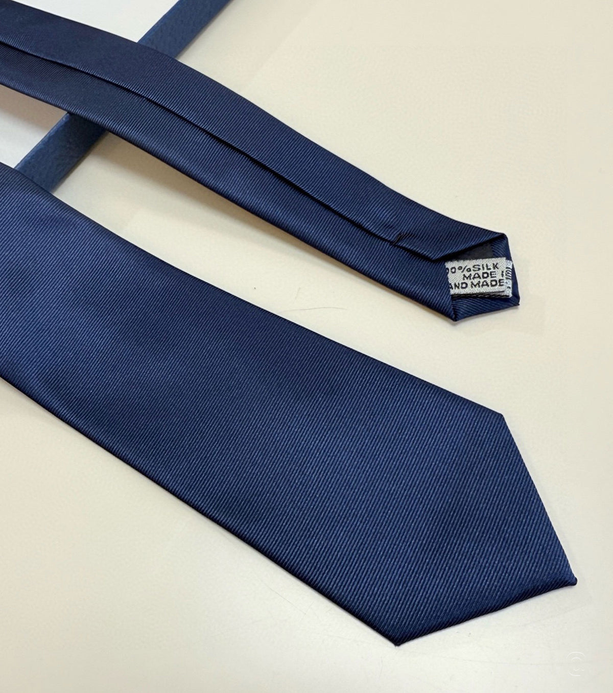 Бродирана вратовръзка