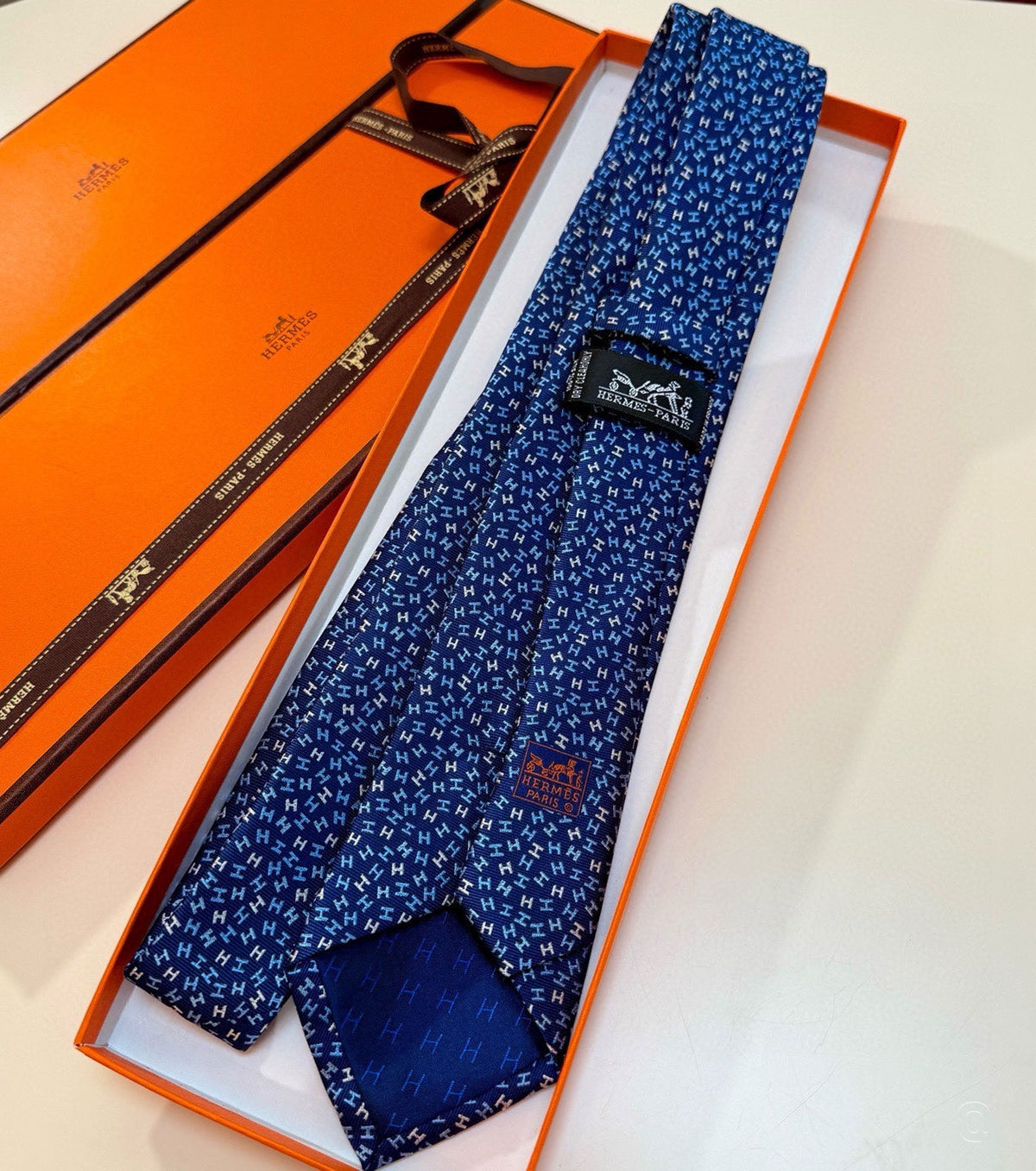 Копринена вратовръзка