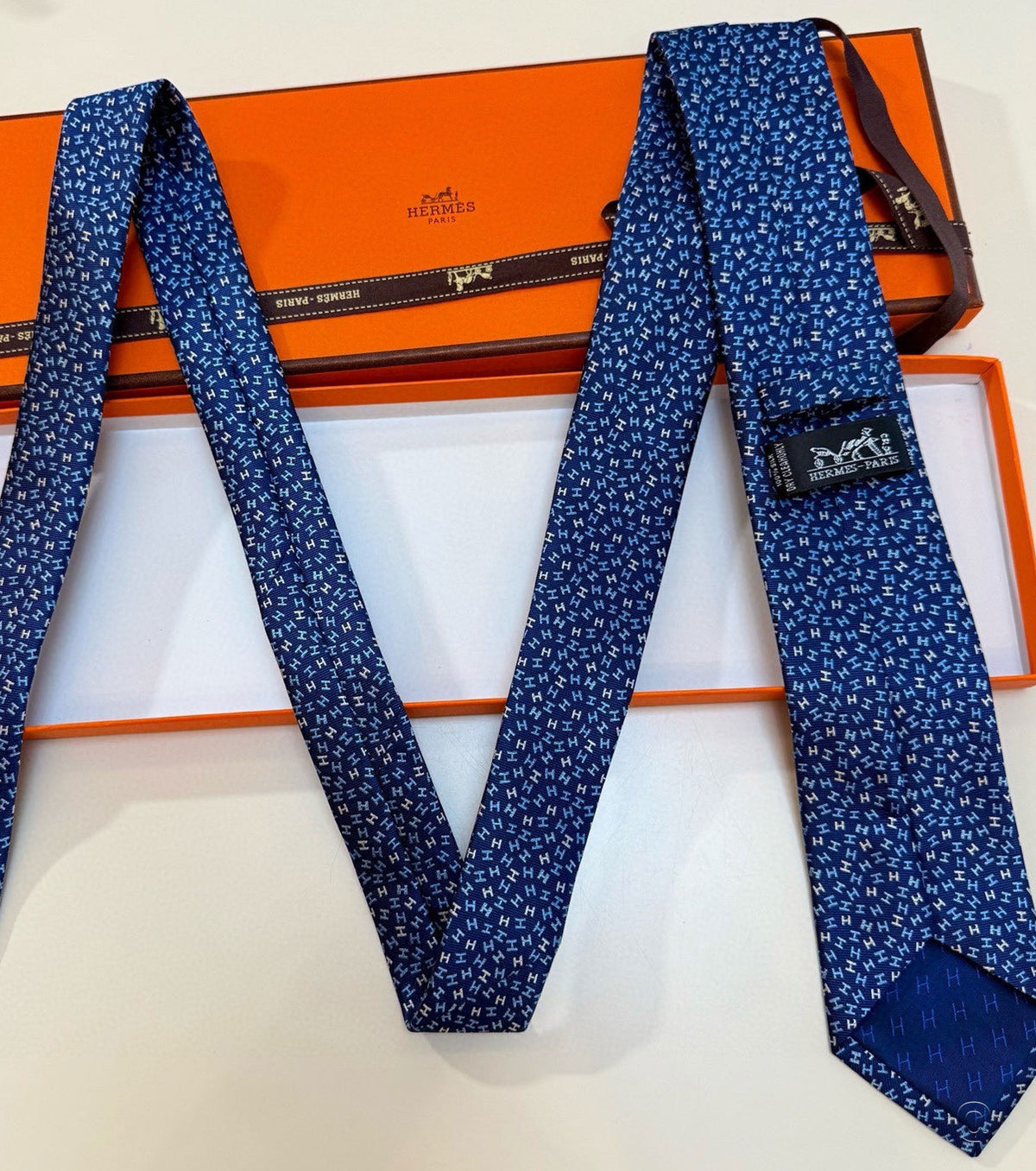 Копринена вратовръзка