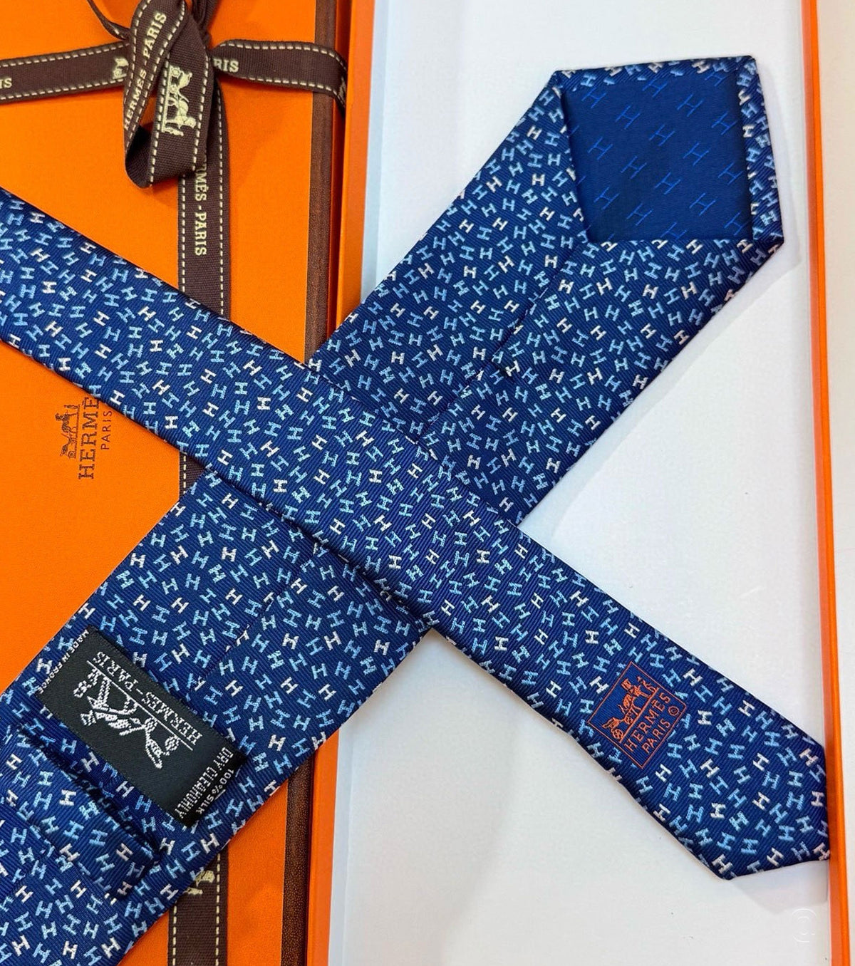 Копринена вратовръзка