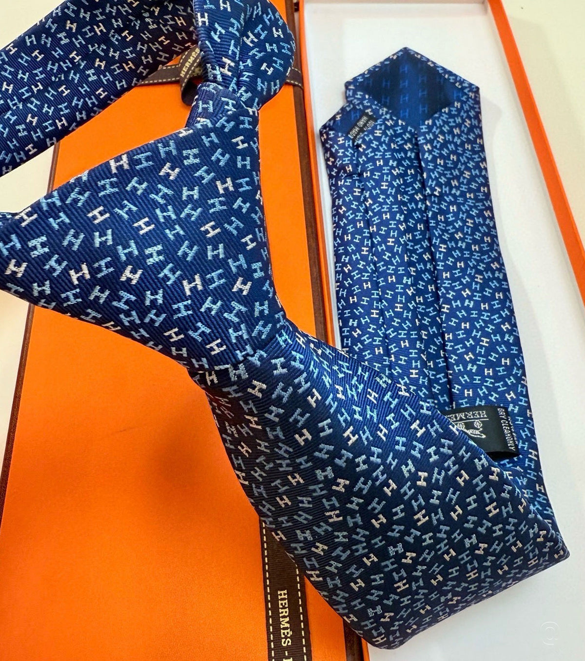 Копринена вратовръзка