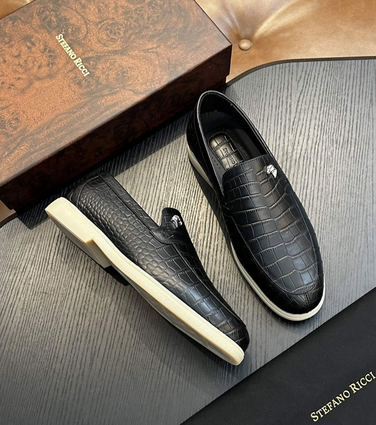 Кожени мокасини