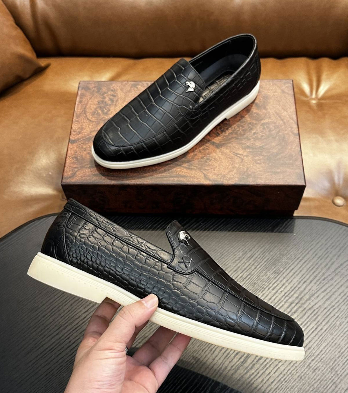 Кожени мокасини