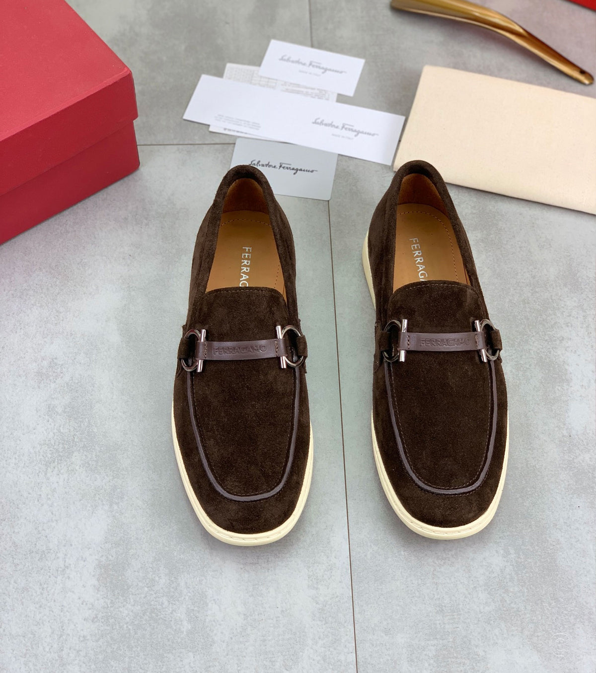 Casual loafer with Gancini ornament