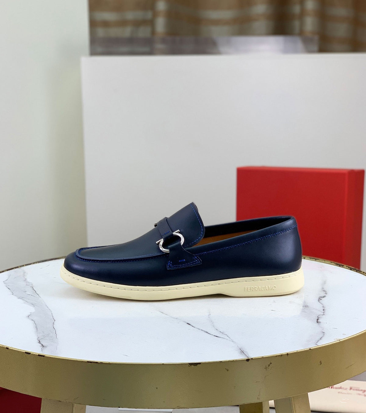 Casual loafer with Gancini ornament