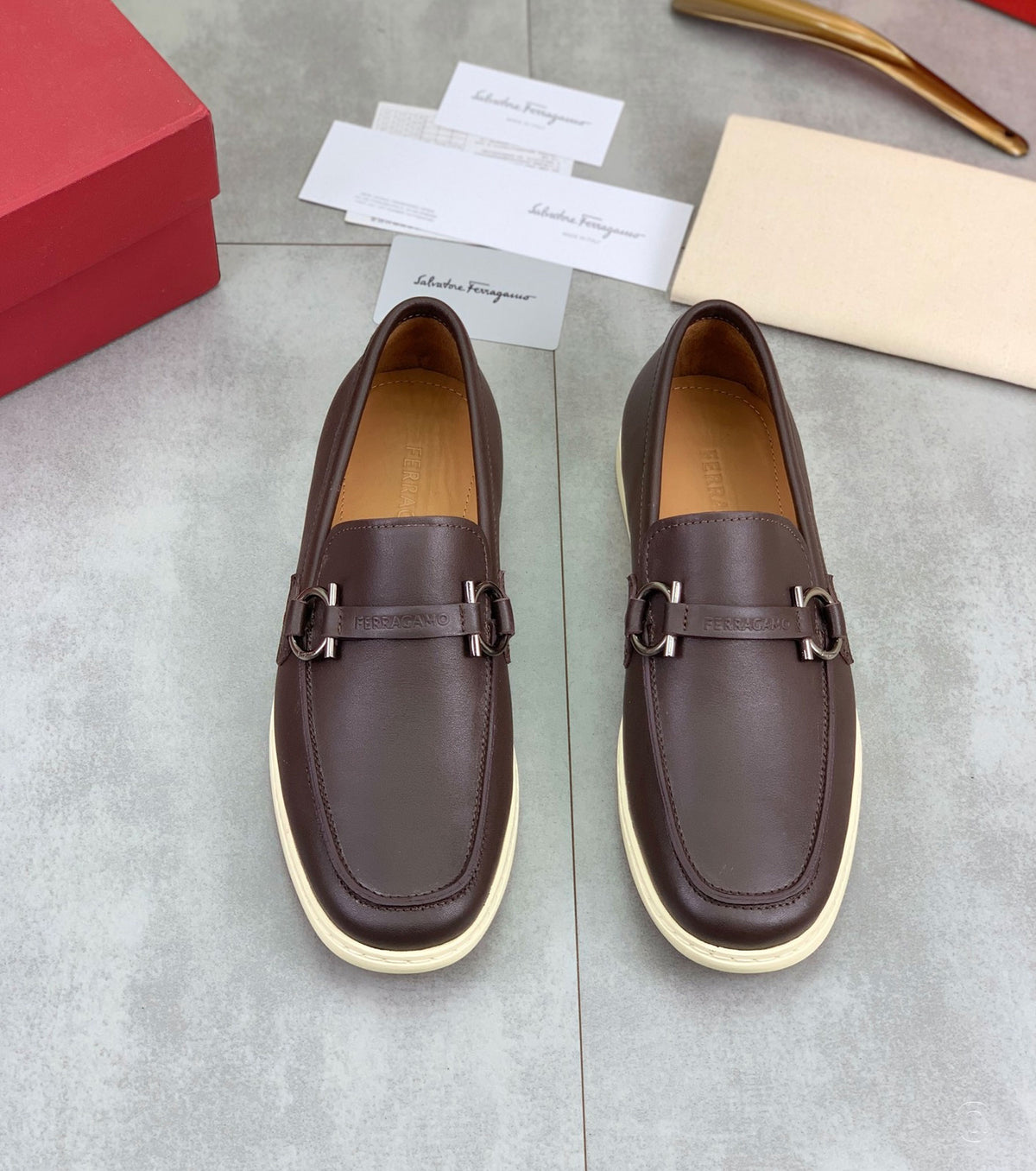 Casual loafer with Gancini ornament