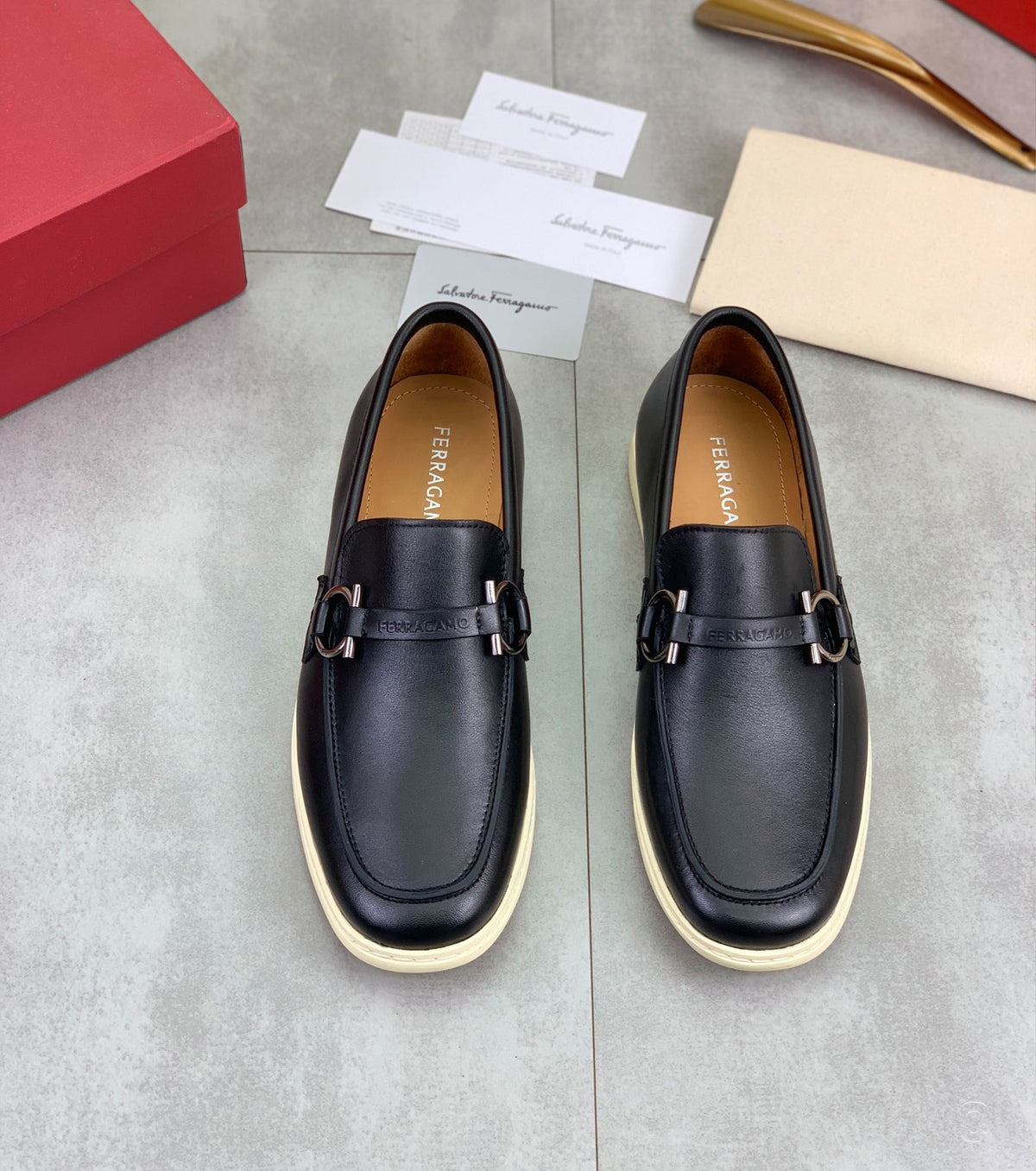 Casual loafer with Gancini ornament