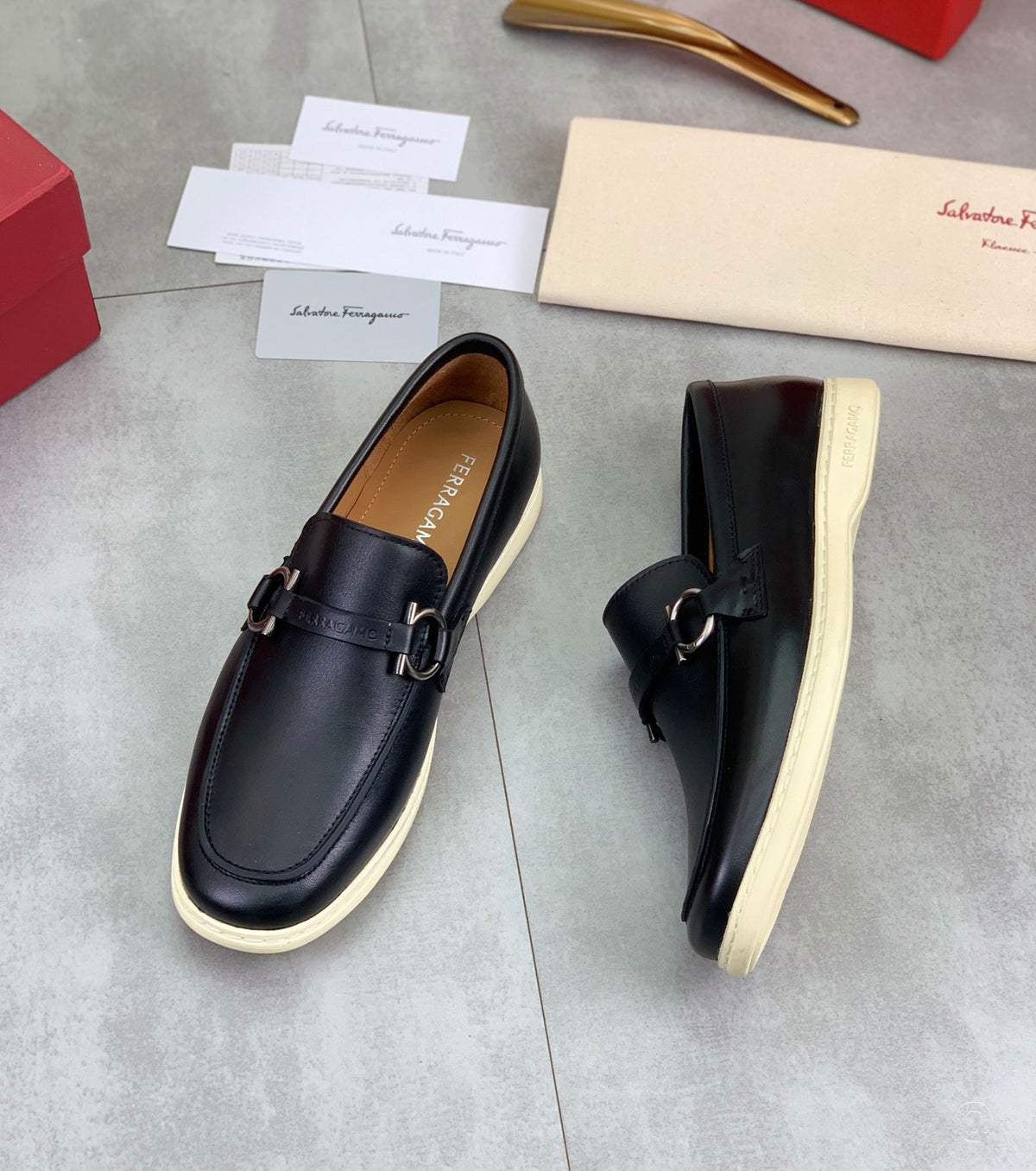 Casual loafer with Gancini ornament