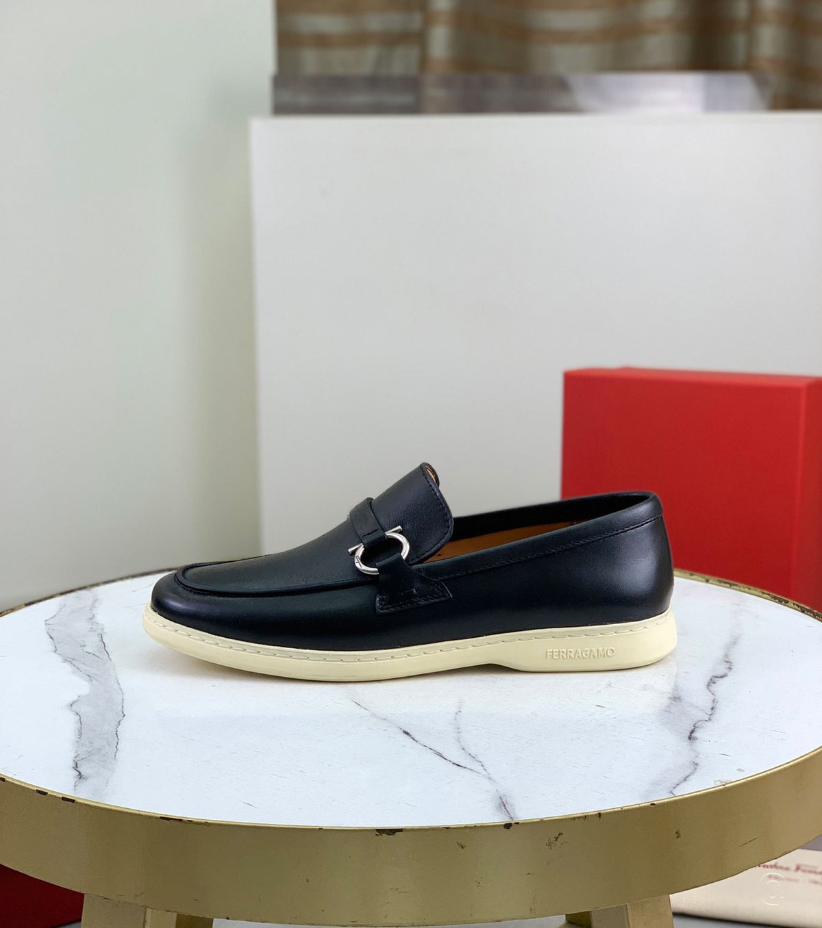 Casual loafer with Gancini ornament