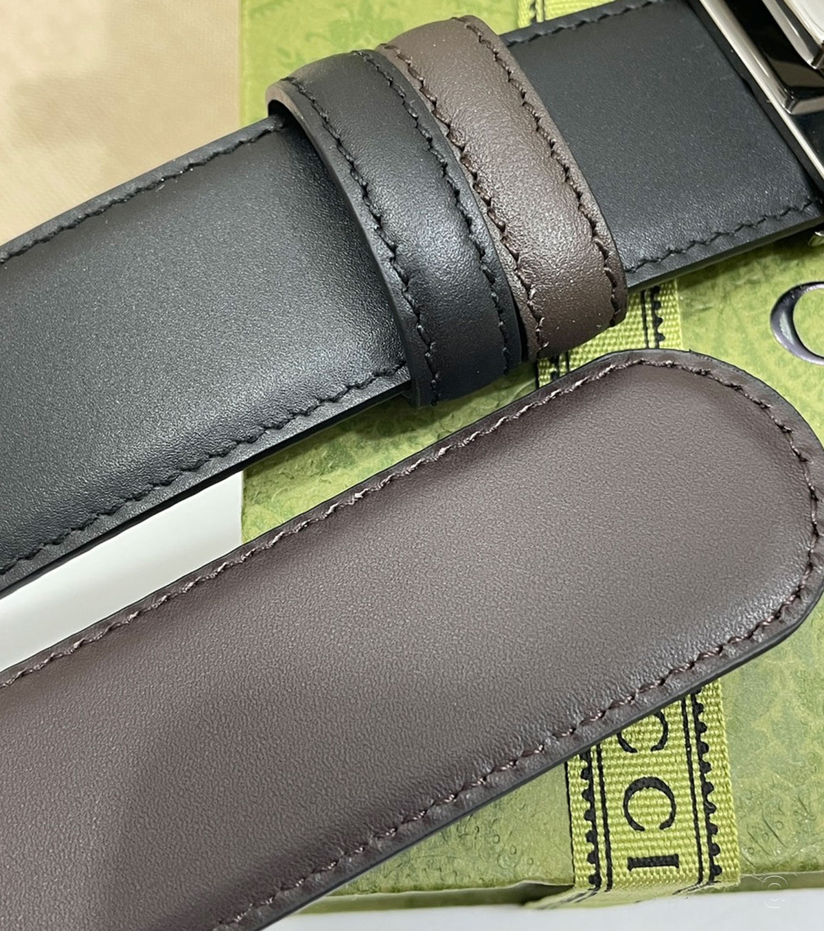 Двулицев колан с катарама Square G