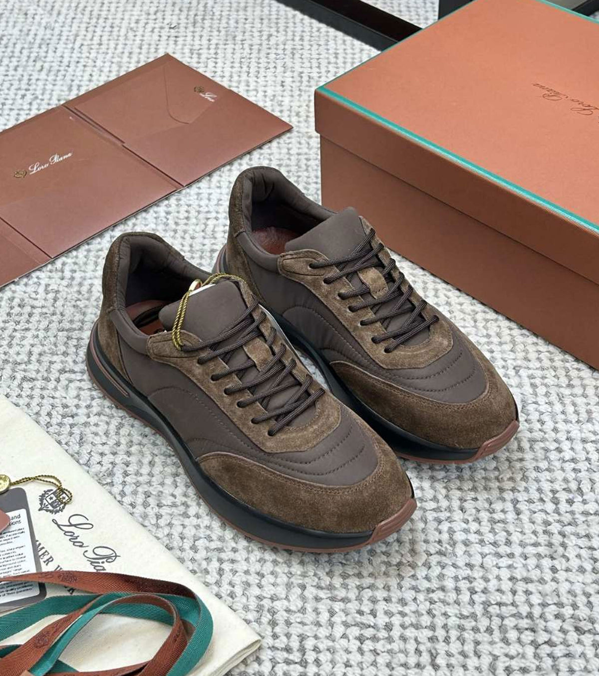 Велурени маратонки