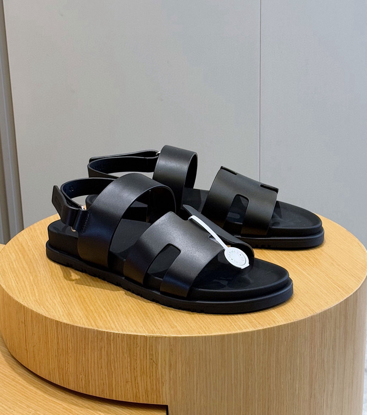 Genius sandal