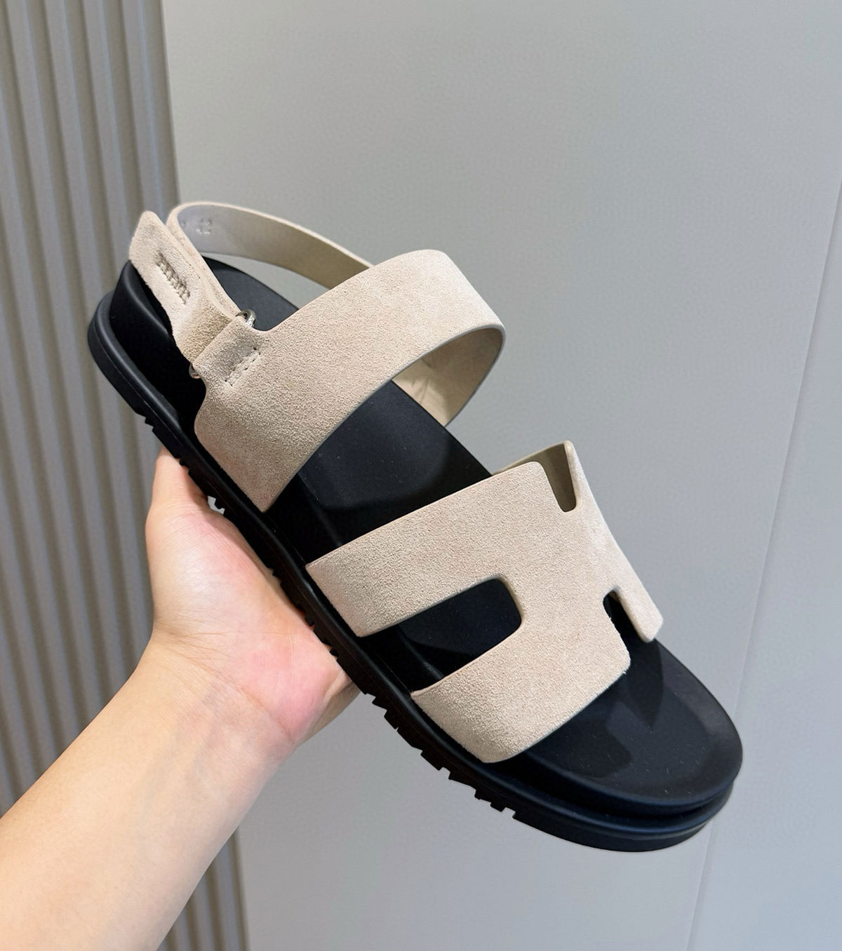 Genius sandal