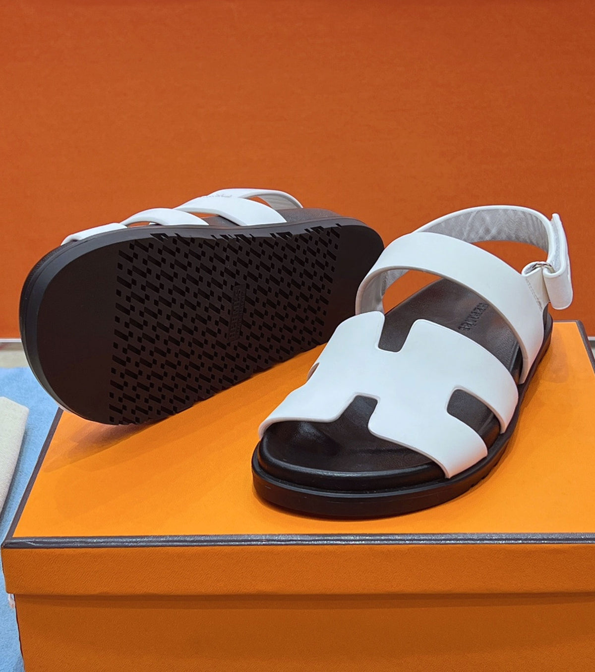 Genius sandal