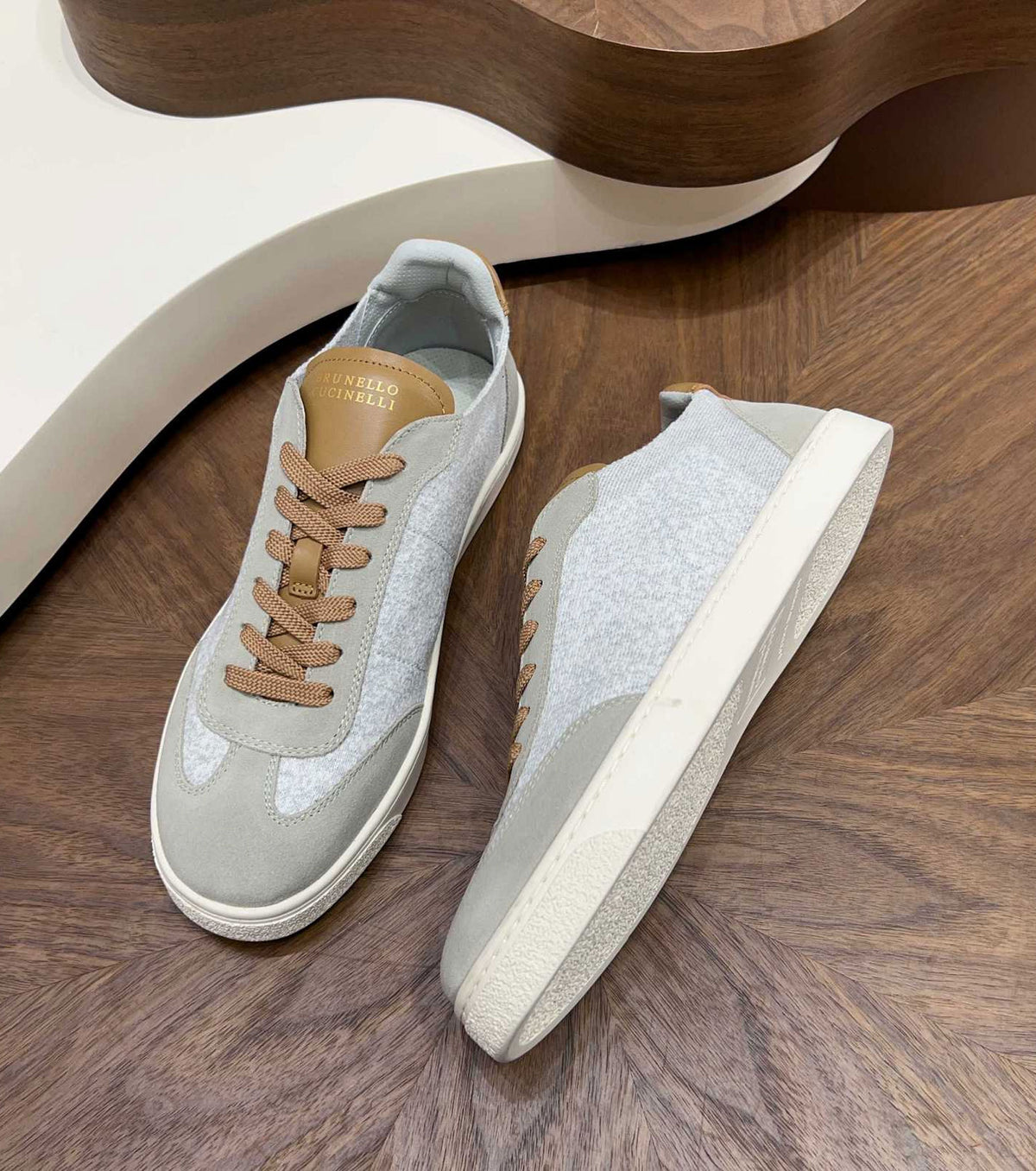 Low top sneakers