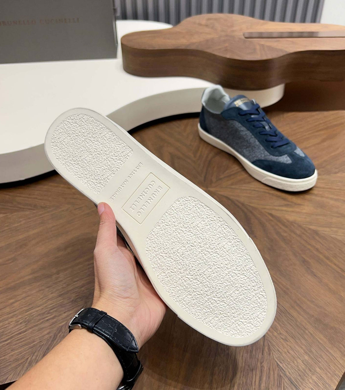 Low top sneakers
