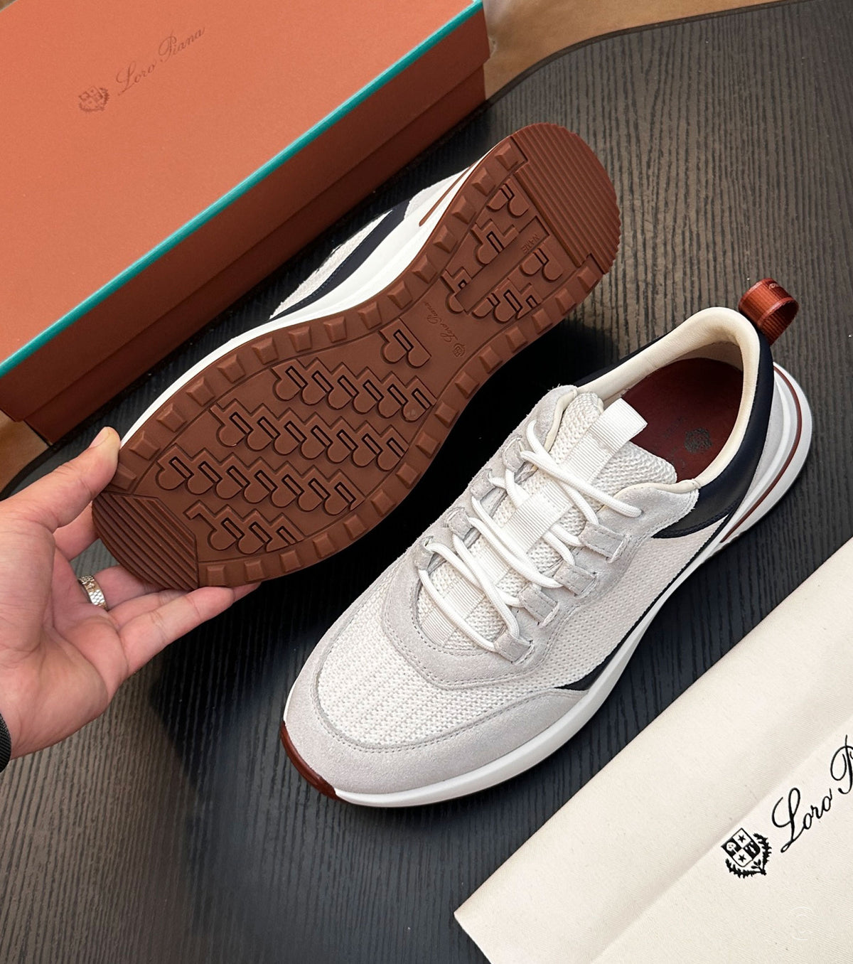 Sneaker