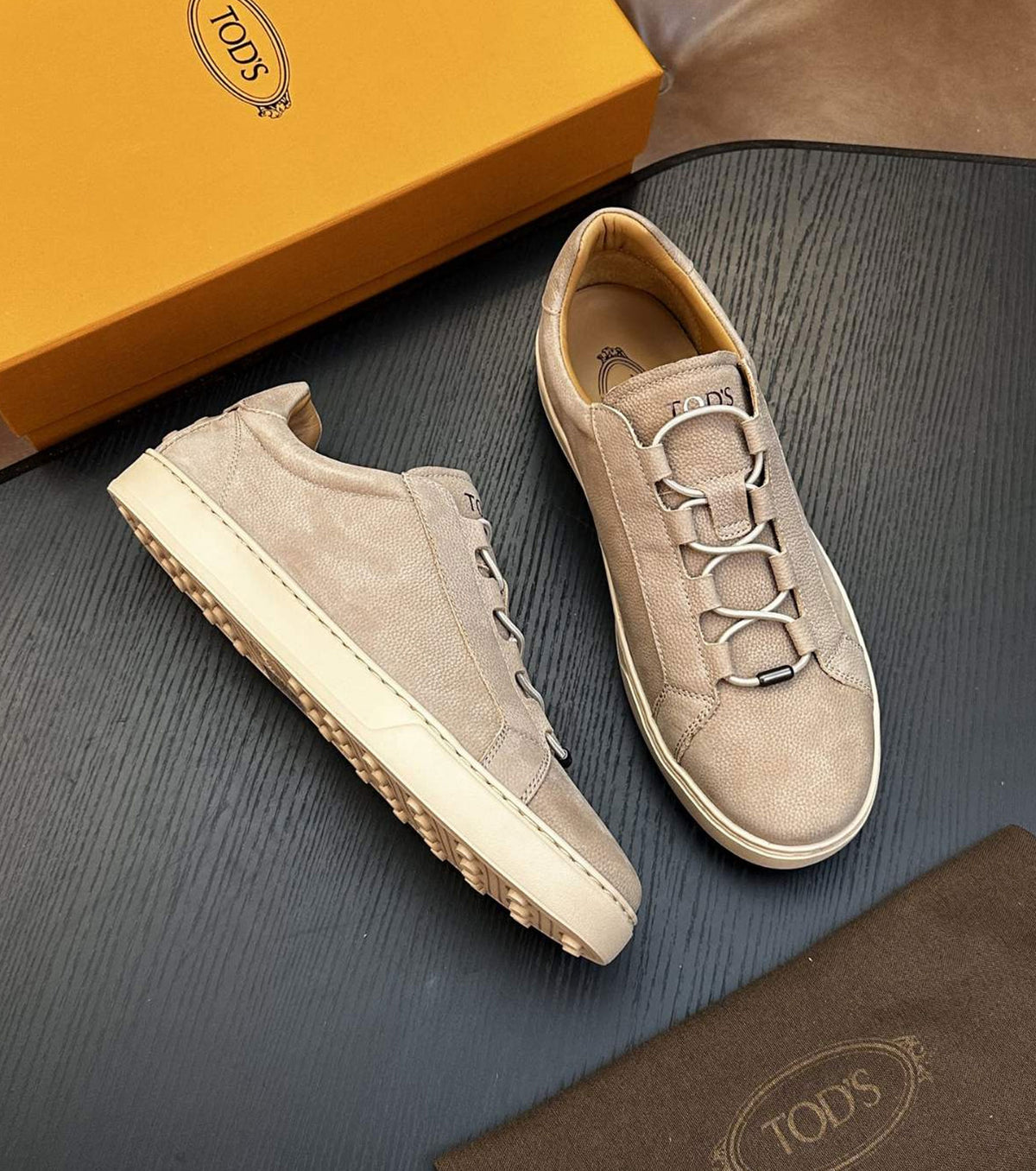 Leather sneakers
