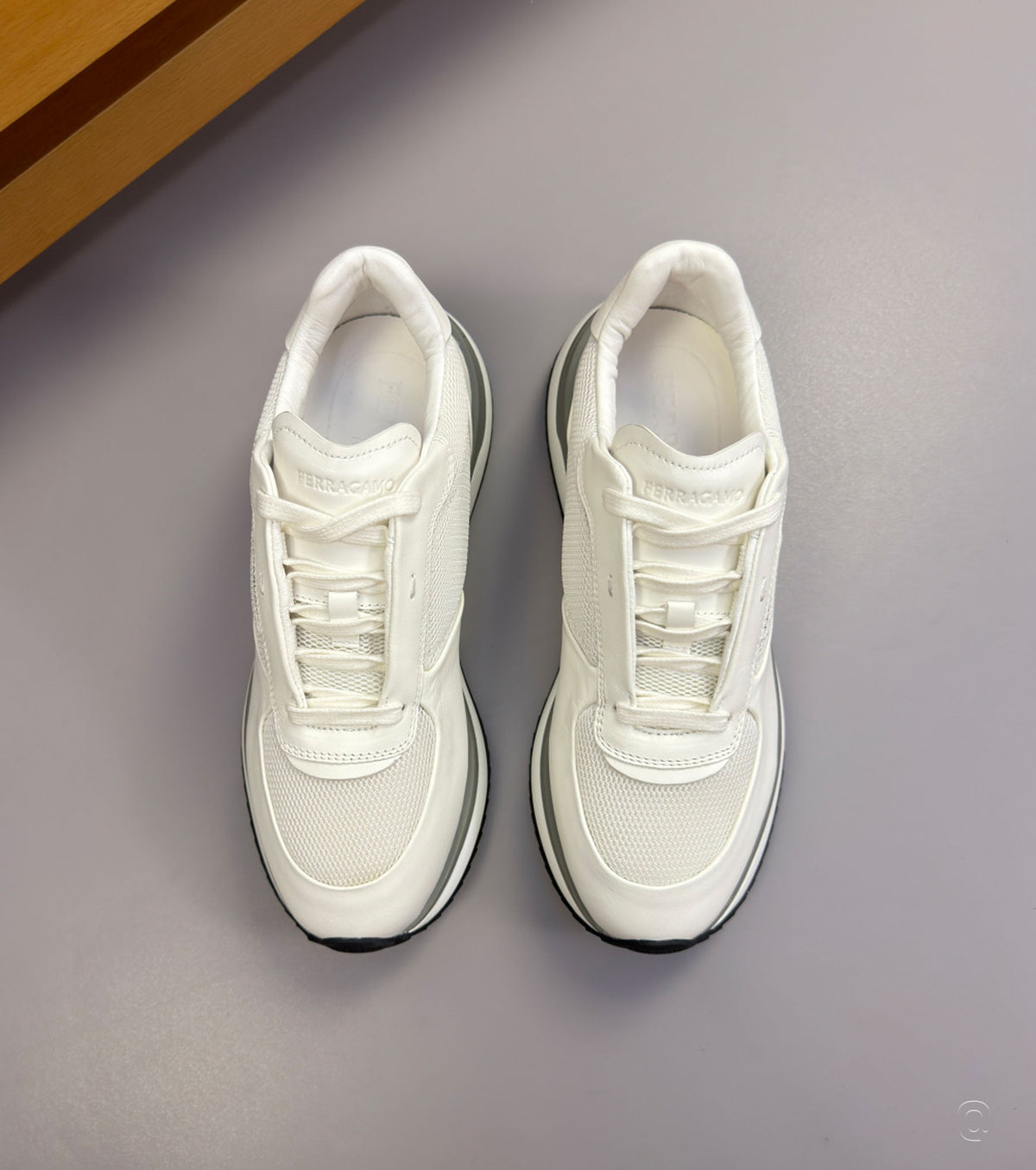 Low cut sneaker