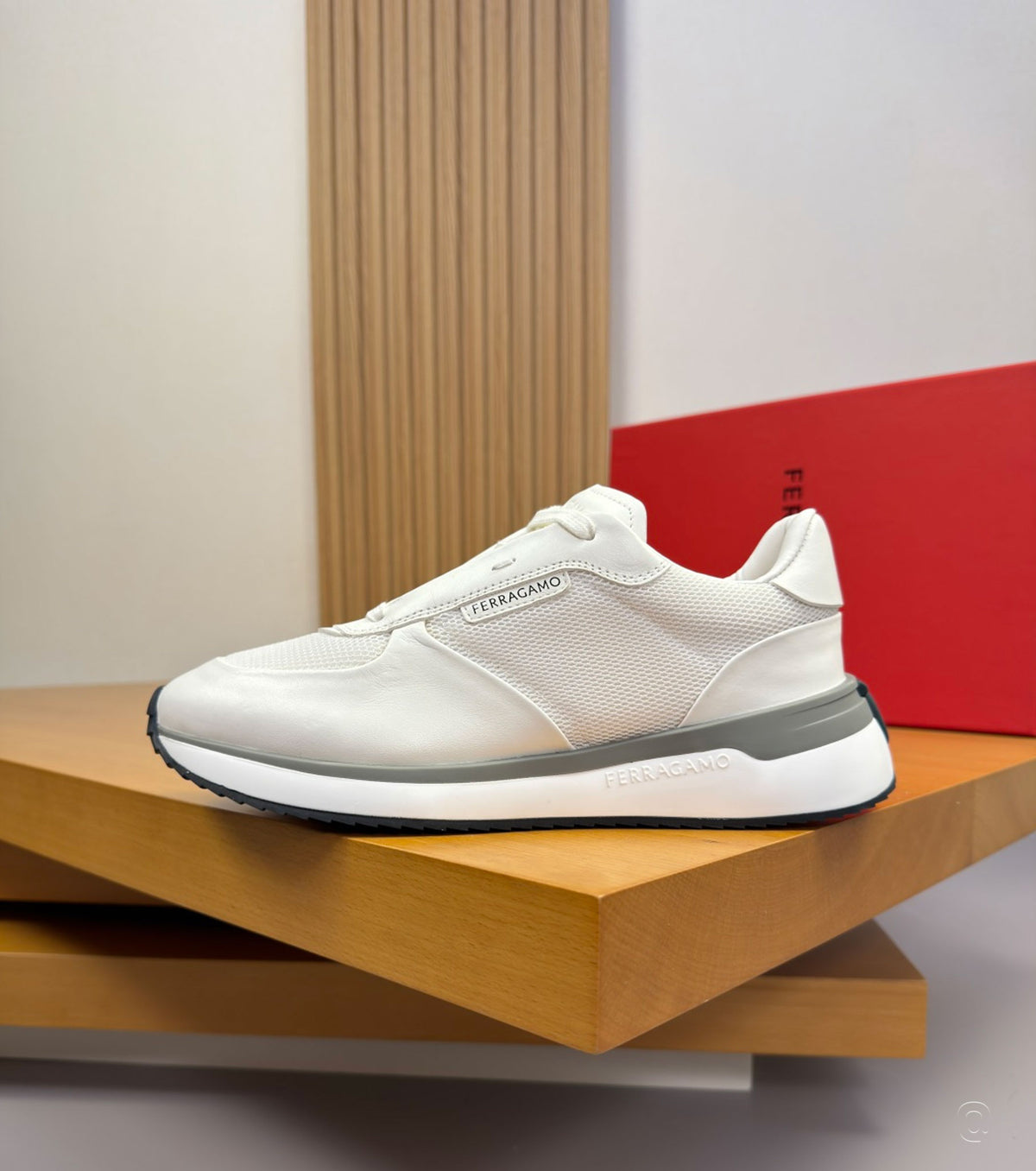 Low cut sneaker