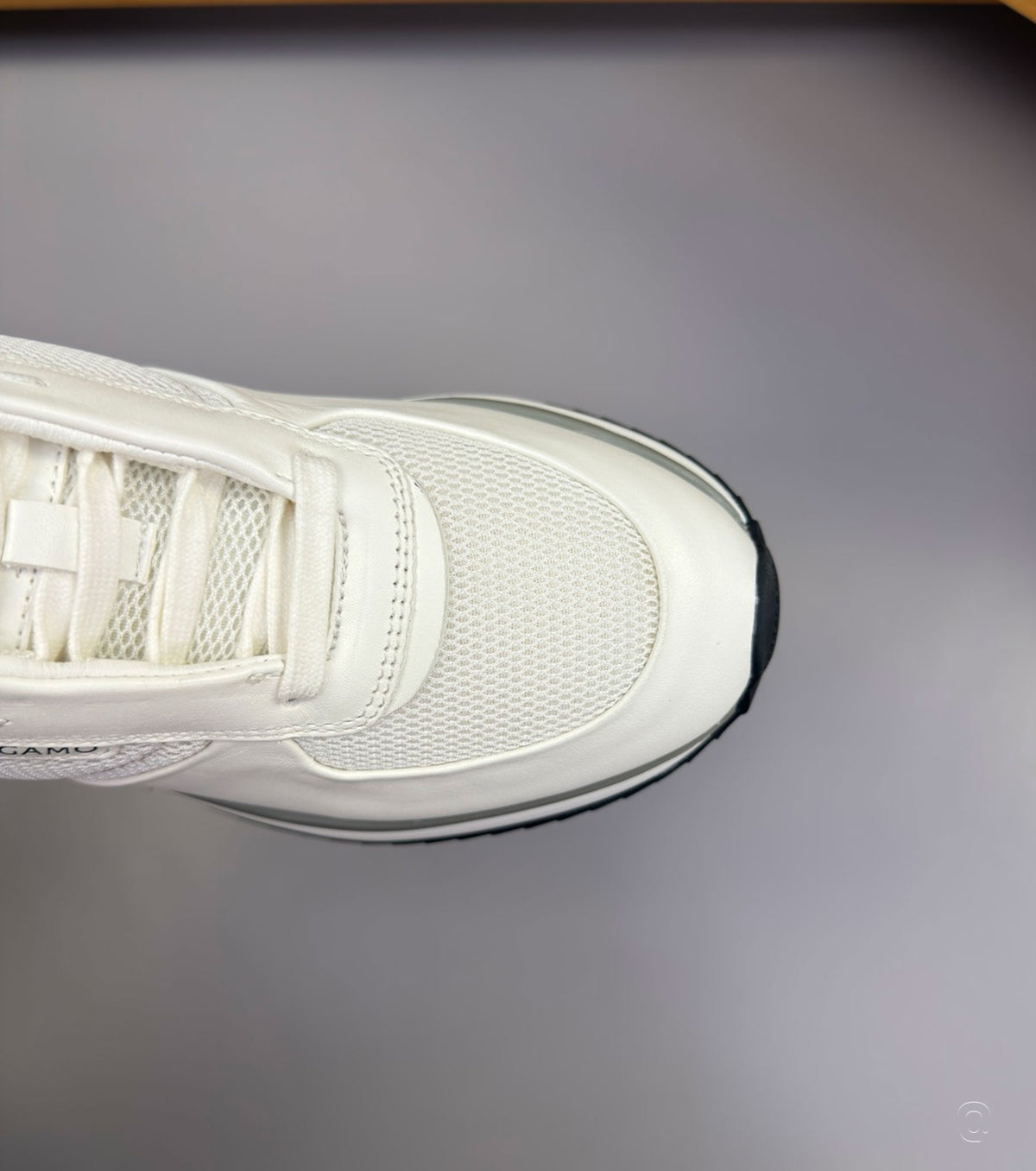 Low cut sneaker