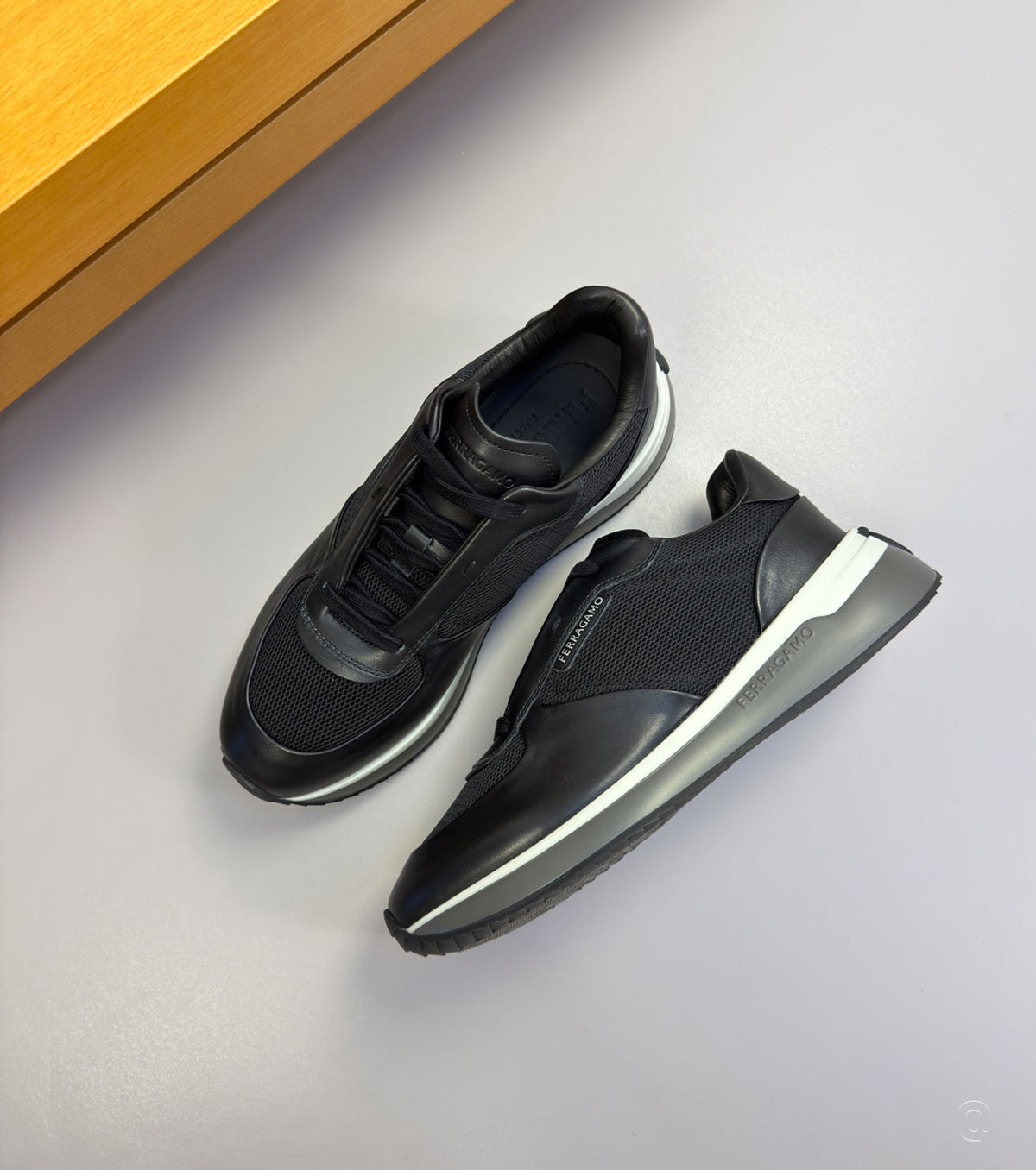 Low cut sneaker