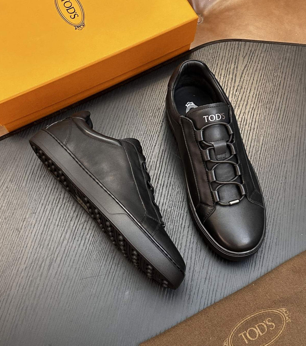 Leather sneakers