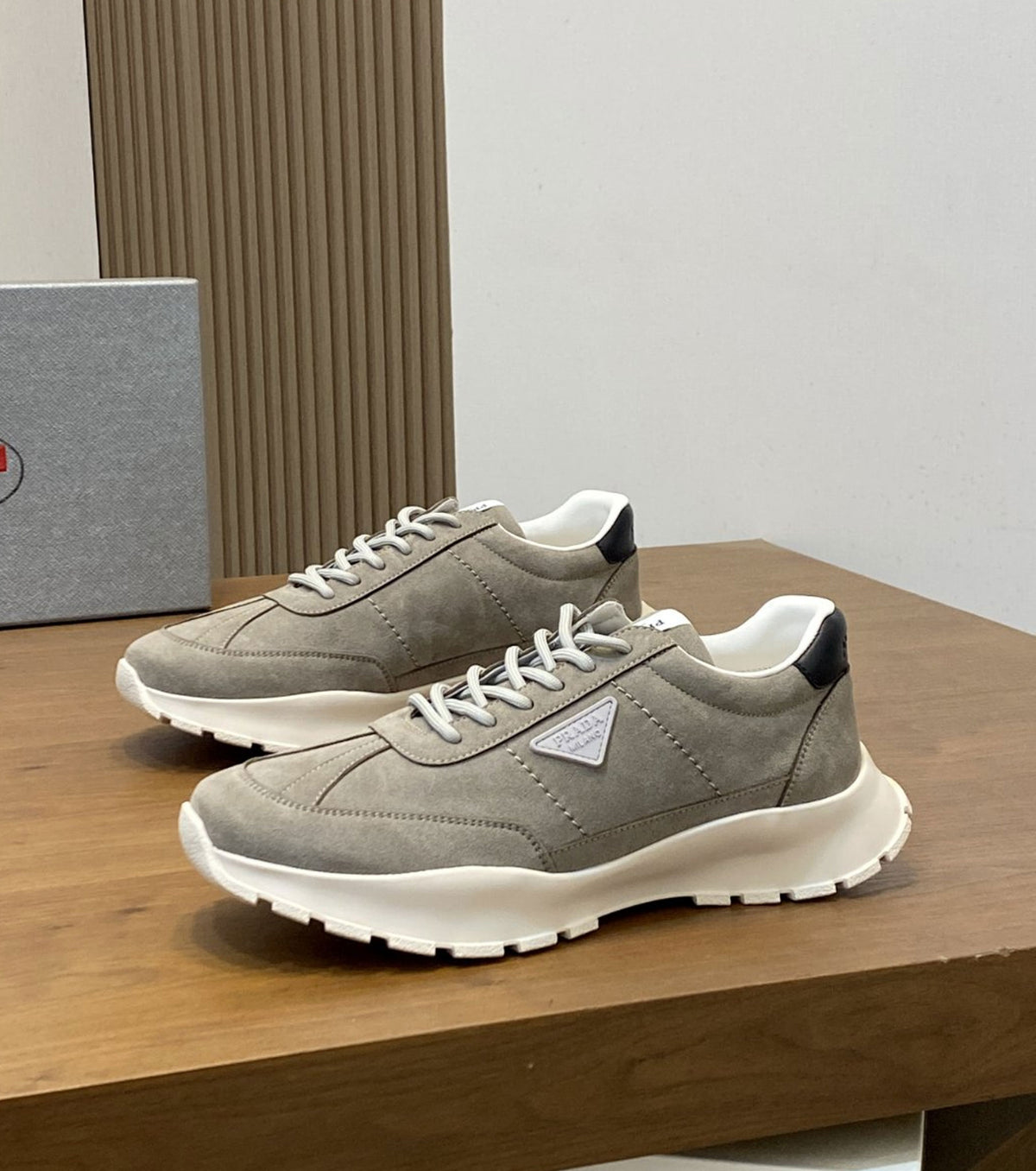 Suede sneaker