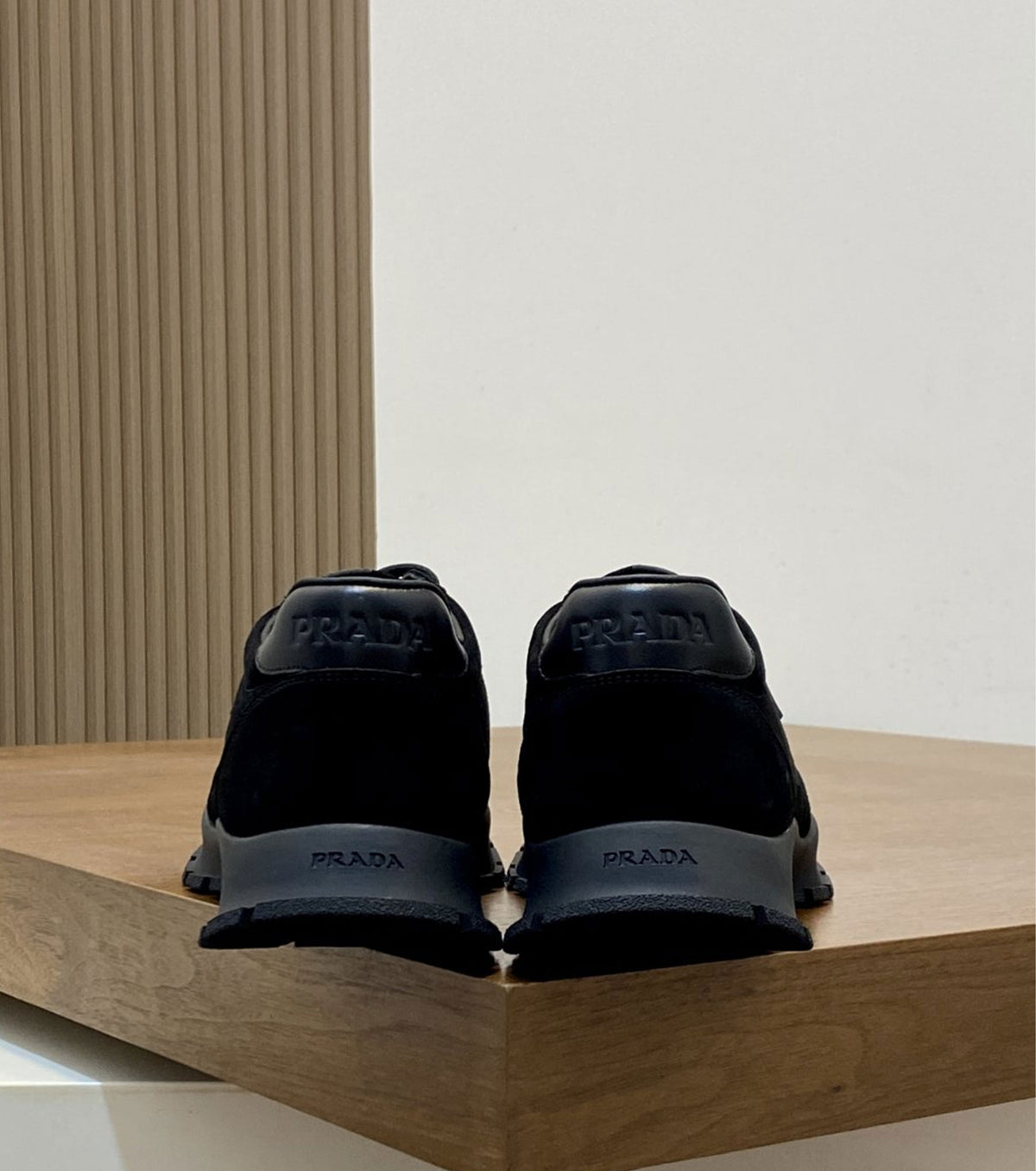 Suede sneaker