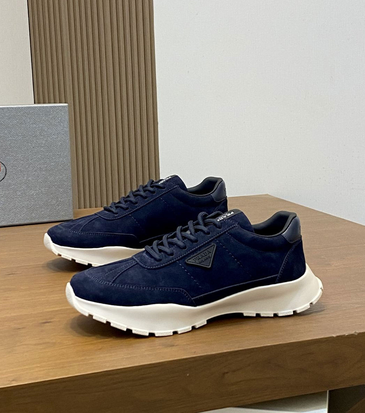Suede sneaker