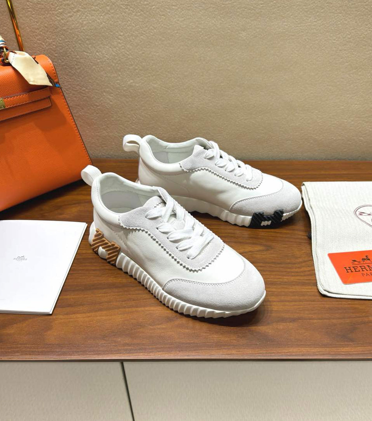 Bouncing sneaker