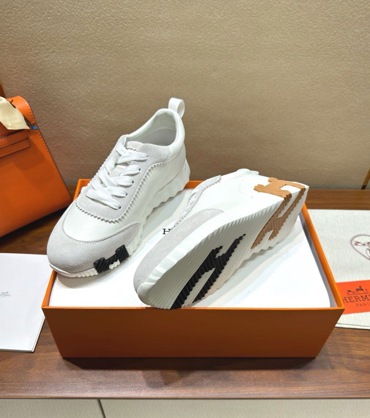 Bouncing sneaker