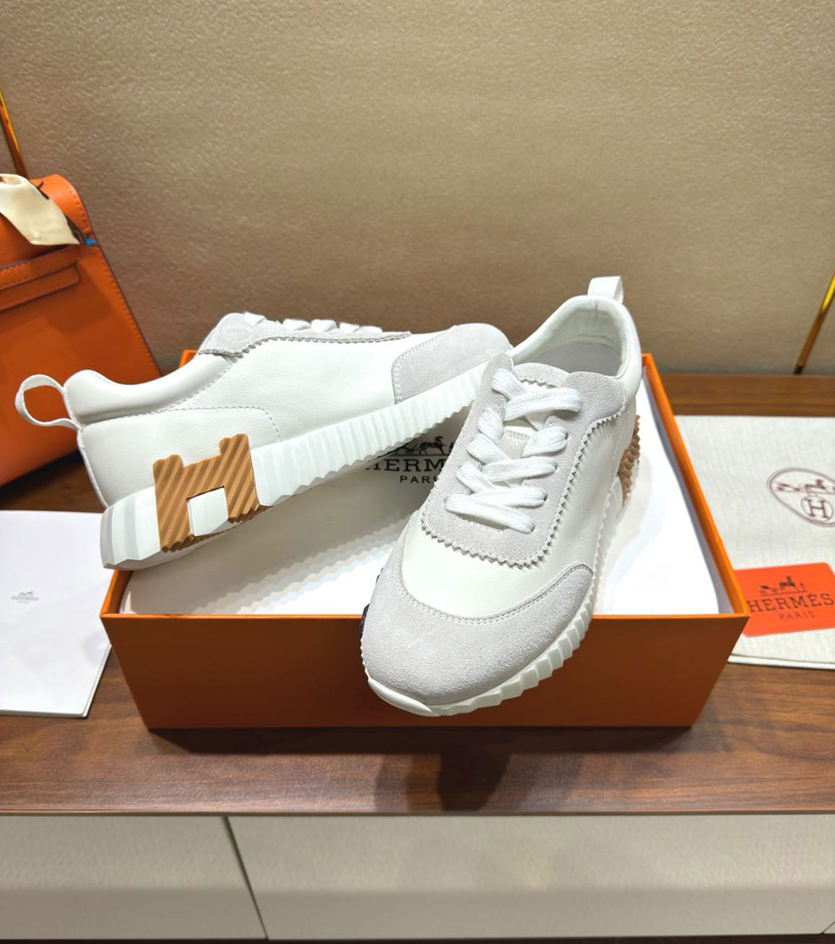 Bouncing sneaker