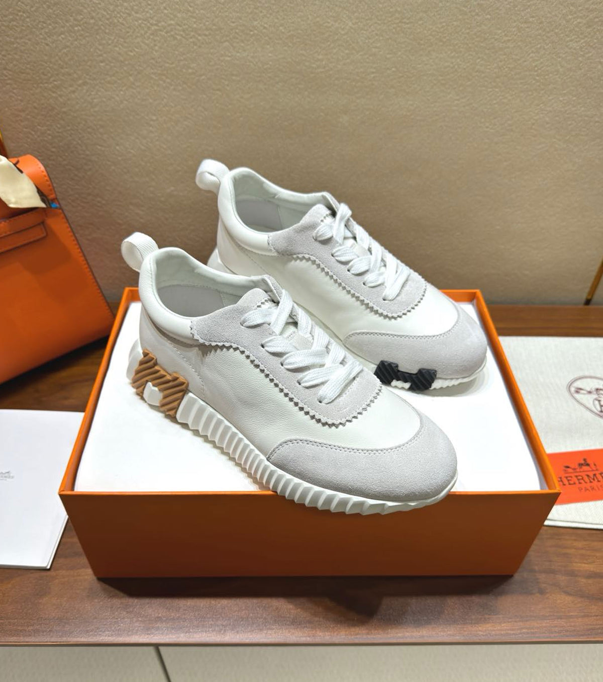 Bouncing sneaker