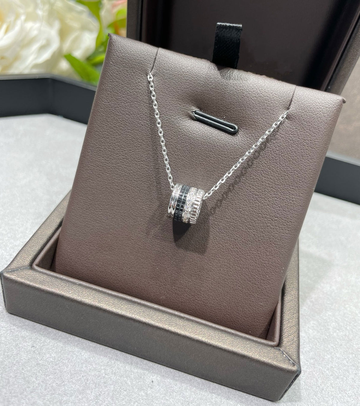 Колие Quatre Black Edition 