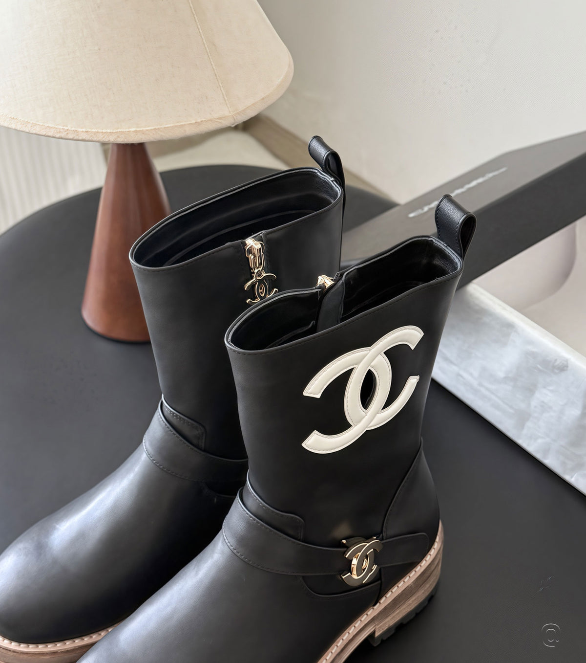 Short boots