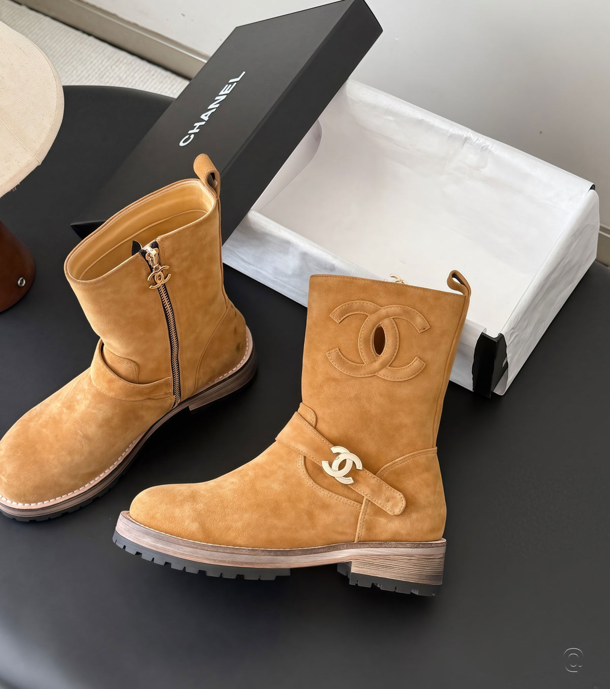 Short boots