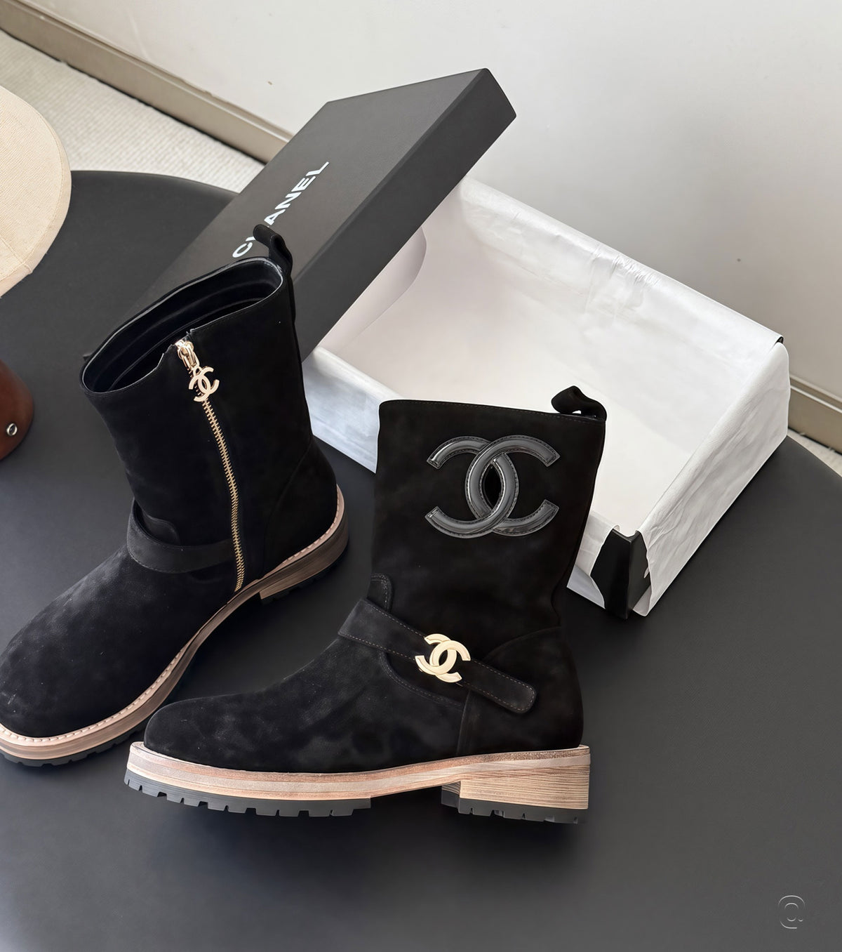 Short boots