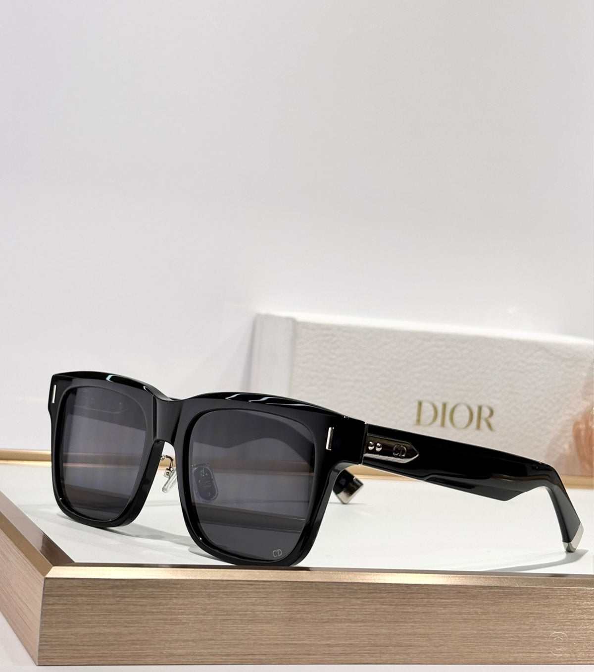 Tailoring SUNGLASSES