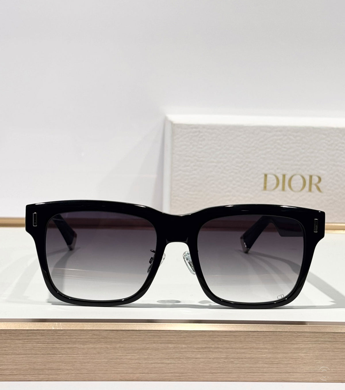 Tailoring SUNGLASSES